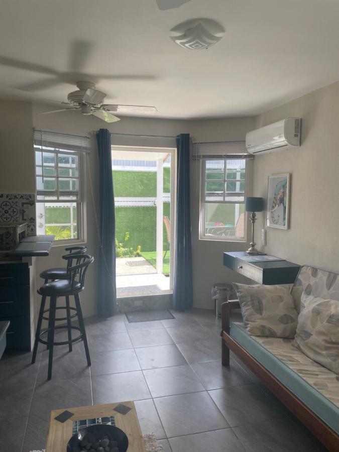 Apartamento Scarlett 2 - Holiday-business-us Embassy Appt 7 Mins Drive Away - Only The 1 Night Reservation Includes Airport And Us Embassy Roundtrip Transport
