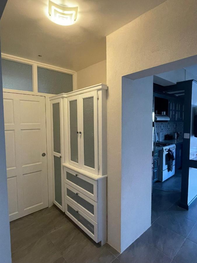 Apartamento Scarlett 2 - Holiday-business-us Embassy Appt 7 Mins Drive Away - Only The 1 Night Reservation Includes Airport And Us Embassy Roundtrip Transport