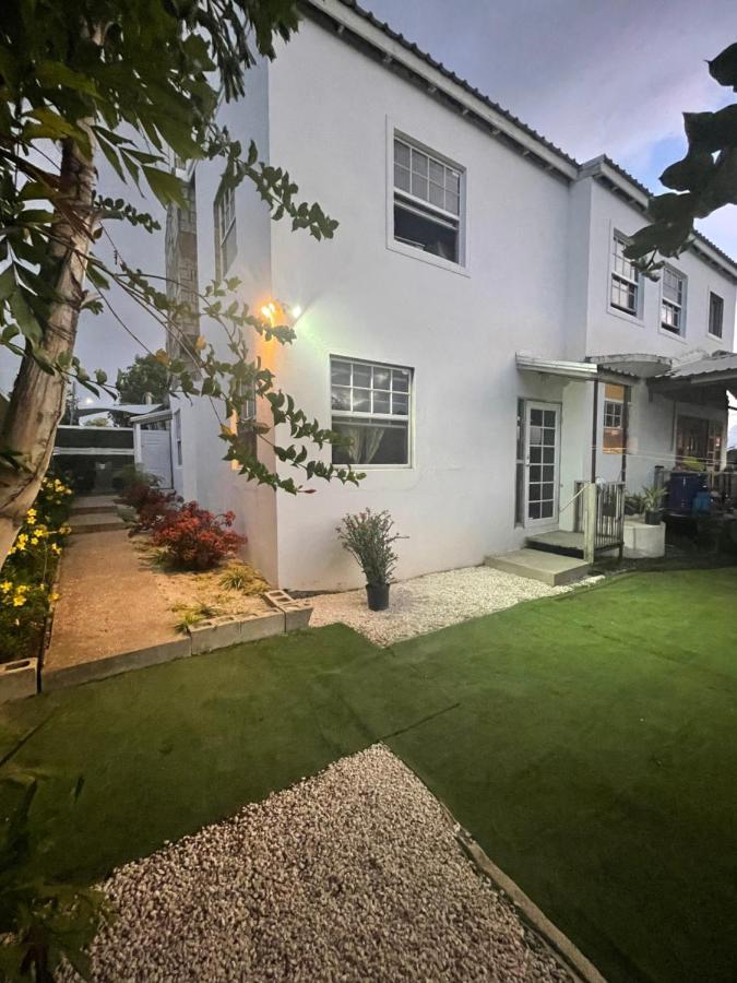 Apartamento Scarlett 2 - Holiday-business-us Embassy Appt 7 Mins Drive Away - Only The 1 Night Reservation Includes Airport And Us Embassy Roundtrip Transport