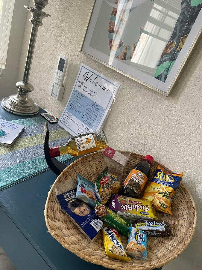 Apartment Scarlett 2 - Holiday-business-us Embassy Appt 7 Mins Drive Away - Only The 1 Night Reservation Includes Airport And Us Embassy Roundtrip Transport